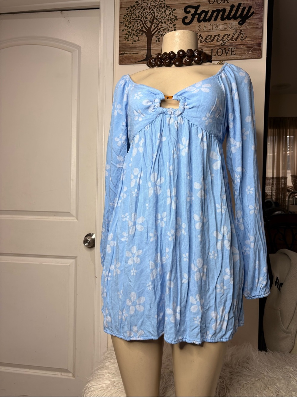 American Eagle Outfitters Light Blue Floral Keyhole Mini Dress